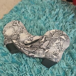 womens sz 7.5 snakeskin qupid western boots